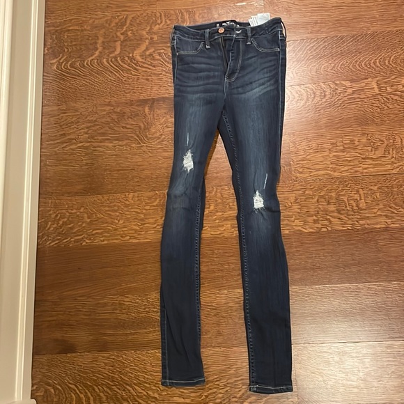 Hollister dark wash skinny ripped jeans - Picture 1 of 3